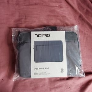 Incipio IPad pouch